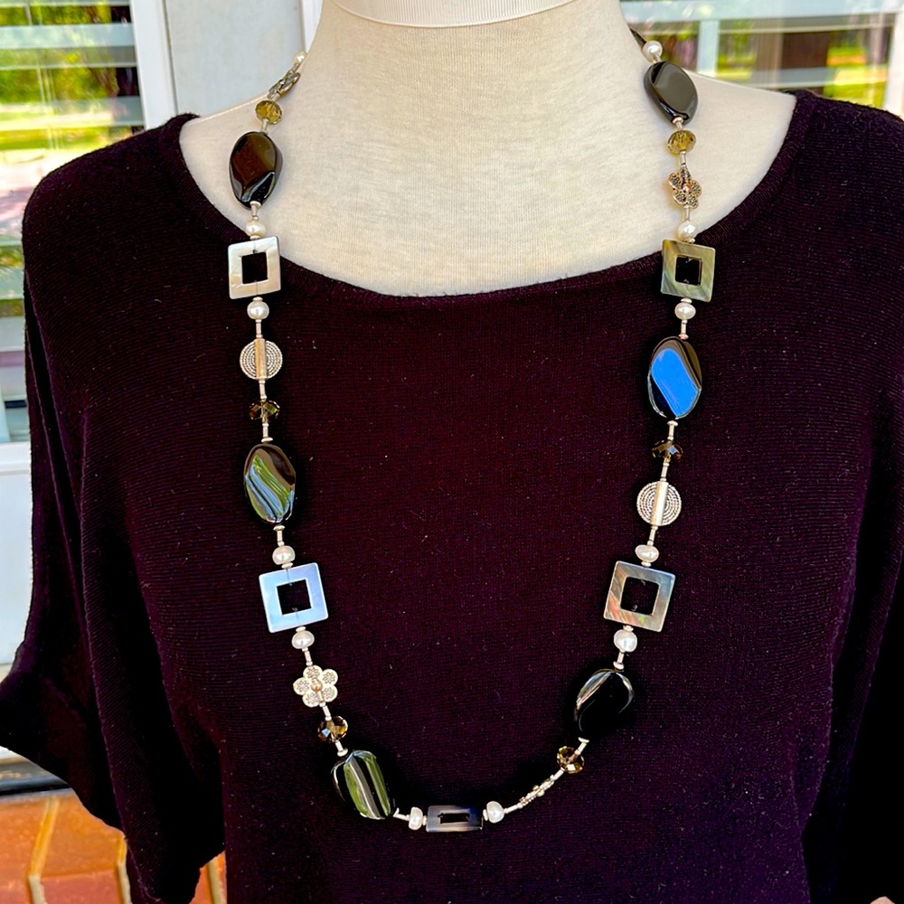 Premier Designs “Modern Art” Beaded Black, Faux MoP, Faux Pearl Silver Necklace